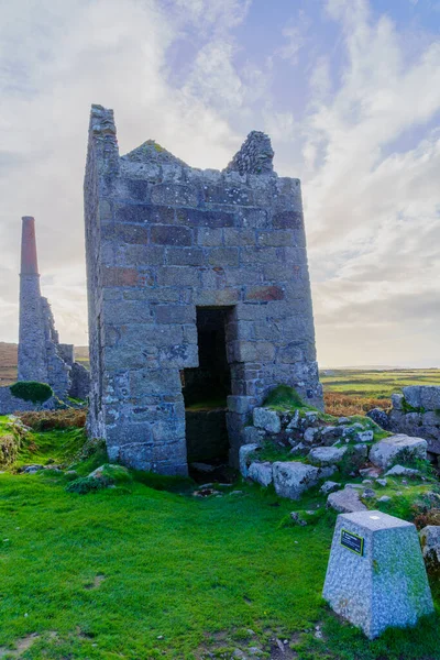 stock image View of the ruined Carn Galver Engine House (part of an old mine), in Cornwall, England, UK