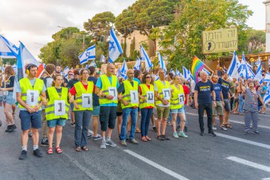 Hayfa, İsrail - 29 Temmuz 2023: Öğrenciler protesto yürüyüşü yapıyor. 30 haftalık tartışmalı adli elden geçirme protestosunun bir parçası. Hayfa, İsrail