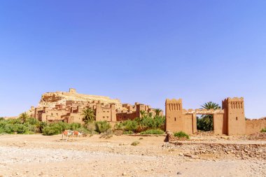 Fas 'ın Yüksek Atlas Dağları' ndaki tarihi Ait Benhaddou köyünün manzarası.