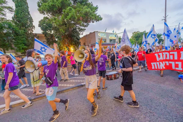 Haifa Israel Septembrie 2023 Oamenii Mărșăluiesc Diverse Semne Steaguri Săptămâna — Fotografie, imagine de stoc