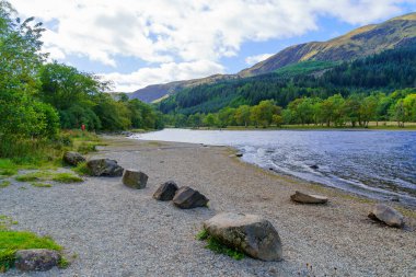 Lomond Gölü ve Trossachs Ulusal Parkı 'ndaki Lubnaig Gölü manzarası, İskoçya, İngiltere