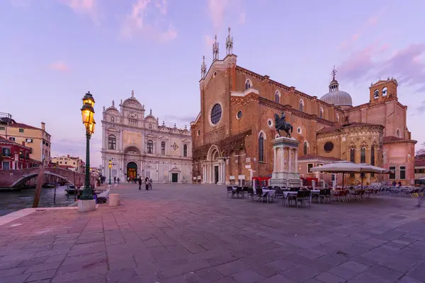 Meydanın gün batımı manzarası ve Basilica dei Santi Giovanni e Paolo, Venedik, Veneto, Kuzey İtalya