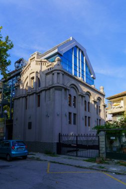 Varna, Bulgaristan - 22 Eylül 2023: Bulgaristan 'ın Varna kentindeki Merkez Sinagog binasının görüntüsü