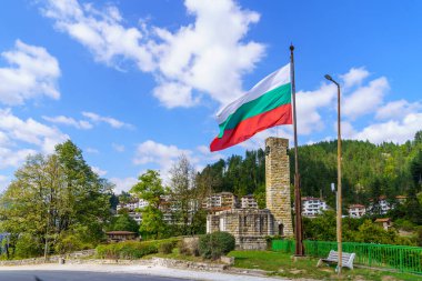 Bulgaristan 'ın güneyindeki Rodop Dağları' ndaki Smolyan kasabasının manzarası