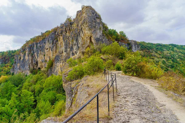 Bulgaristan 'ın kuzeydoğusundaki İvanovo yakınlarındaki Rusenski Lom Nehri manzarası