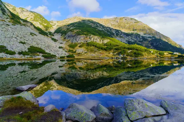 Vista Paisagem Montanhosa Lago Muratovo Parque Nacional Pirin Sudoeste Bulgária Fotografia De Stock