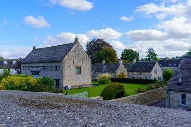 Northleach, Cotswolds bölgesi, İngiltere ve İngiltere 'deki tipik evlerin manzarası