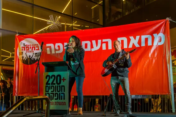 Haifa Israel Maaliskuuta 2024 Laulaja Michal Golan Laulaa Yleisölle Osana — kuvapankkivalokuva