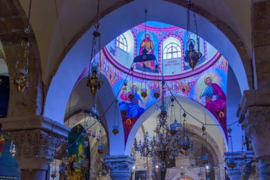 Kudüs, İsrail - 29 Mart 2024: Kutsal Mezar Kilisesi 'nin iç görünümü, Eski Kudüs, İsrail