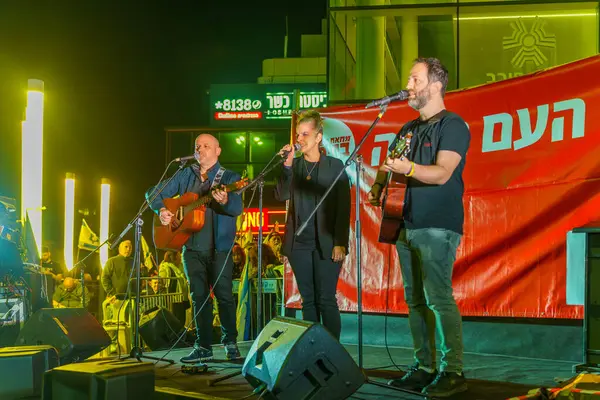 Haifa Israel Huhtikuuta 2024 Yeled Paam Yhtye Laulaa Yleisölle Osana — kuvapankkivalokuva