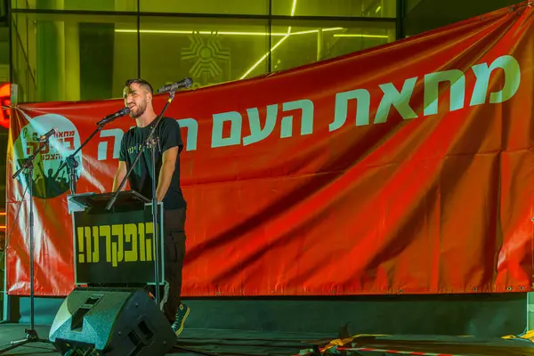 Haifa Israel Abril 2024 Szneiberg Habla Multitud Parte Una Marcha —  Fotos de Stock