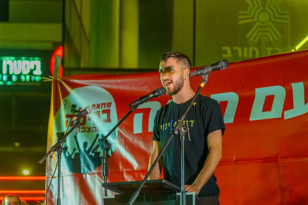 Haifa Israel Huhtikuu 2024 Tai Sznewberg Puhuu Väkijoukolle Osa Protestimarssi — kuvapankkivalokuva
