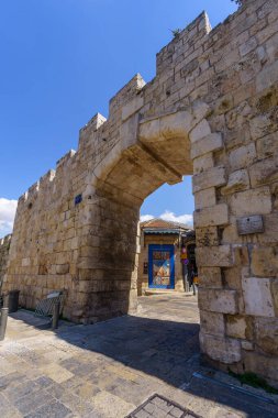 Kudüs, İsrail - 12 Nisan 2024: Yeni Kapı, eski şehir duvarları, Kudüs, İsrail