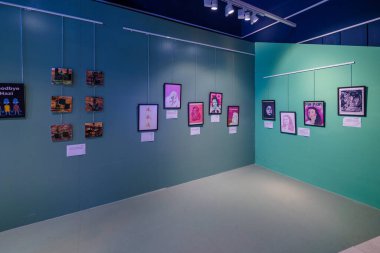 Hayfa, İsrail - Haziran 06, 2024: Hamas Esaret, Hayfa, İsrail 'de öldürülen Inbar Haiman' ın anısına Pembe Dünya Sergisi