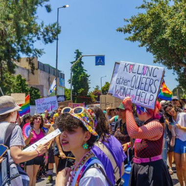 Hayfa, İsrail - 21 Haziran 2024: LGBTQ + cemaatinin yıllık Onur Yürüyüşü, Hayfa, İsrail