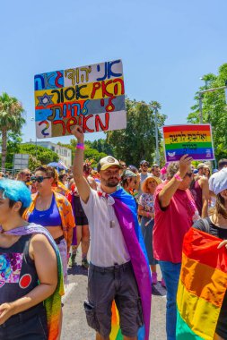 Hayfa, İsrail - 21 Haziran 2024: LGBTQ + cemaatinin yıllık Onur Yürüyüşü, Hayfa, İsrail