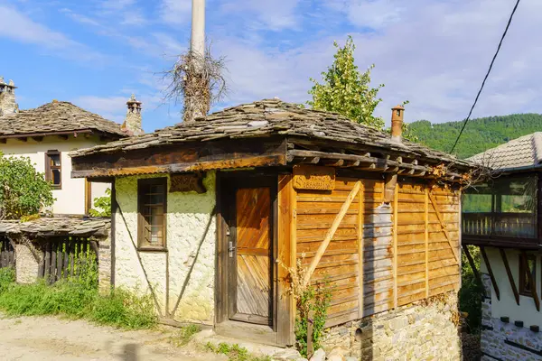 stock image Dolen, Bulgaria - September 29, 2023: View of typical houses in the village Dolen, Rhodope Mountains, Bulgaria