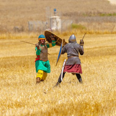 Lavi, İsrail - Temmuz 05, 2024: Hattin Boynuzları Savaşı 'nın yeniden canlandırılması (Ayyubid Sultan Selahaddin haçlıları yendi): Piyade savaşı. Hattin Boynuzları, İsrail