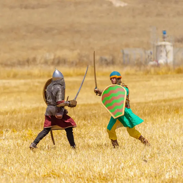 Lavi, İsrail - Temmuz 05, 2024: Hattin Boynuzları Savaşı 'nın yeniden canlandırılması (Ayyubid Sultan Selahaddin haçlıları yendi): Piyade savaşı. Hattin Boynuzları, İsrail