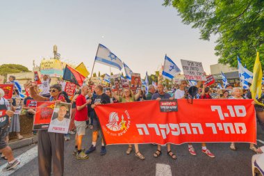 Hükümeti protesto etmek, ABD 'ye gitmeden önce rehine anlaşması yapmak. Hayfa