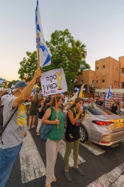 Hükümeti protesto etmek, ABD 'ye gitmeden önce rehine anlaşması yapmak. Hayfa
