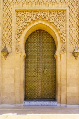 Rabat, Fas 'ta, Muhammed V' in anısına dekore edilmiş bir kapı manzarası.