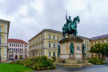 Münih, Almanya - 05 Ekim 2024: I. Ludwig Anıtı (1862 tarihli), eski Münih, Bavyera, Almanya