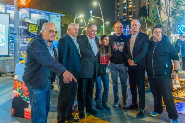 Hayfa, İsrail - 26 Aralık 2024: Avihu Hahn, Yona Yahav, Dr. Daniela Mazor, Gadi Amihai, Benny Gantz, ve Yaniv Ben Dan Yehezkel, İsrail 'in Hayfa kentindeki rehineleri destekleme derneği