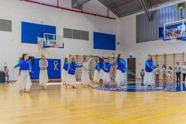 Kiryat Bialik, İsrail - 4 Nisan 2025: Hamas tarafından rehin alınan Matan Angrest 'i desteklemek amacıyla Matan yarışına insanlar katılıyor. Kiryat Bialik, İsrail