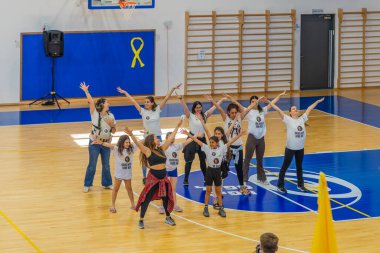 Kiryat Bialik, İsrail - 4 Nisan 2025: Hamas tarafından rehin alınan Matan Angrest 'i desteklemek amacıyla Matan yarışına insanlar katılıyor. Kiryat Bialik, İsrail