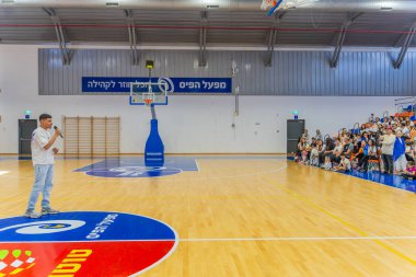 Kiryat Bialik, İsrail - 4 Nisan 2025: Hamas tarafından rehin alınan Matan Angrest 'i desteklemek amacıyla Matan yarışına insanlar katılıyor. Kiryat Bialik, İsrail