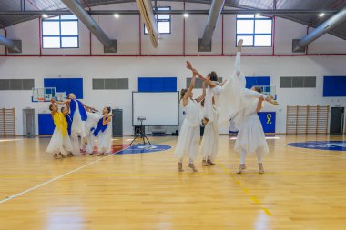 Kiryat Bialik, İsrail - 4 Nisan 2025: Hamas tarafından rehin alınan Matan Angrest 'i desteklemek amacıyla Matan yarışına insanlar katılıyor. Kiryat Bialik, İsrail