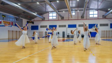 Kiryat Bialik, İsrail - 4 Nisan 2025: Hamas tarafından rehin alınan Matan Angrest 'i desteklemek amacıyla Matan yarışına insanlar katılıyor. Kiryat Bialik, İsrail