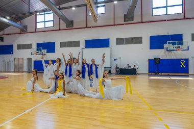 Kiryat Bialik, İsrail - 4 Nisan 2025: Hamas tarafından rehin alınan Matan Angrest 'i desteklemek amacıyla Matan yarışına insanlar katılıyor. Kiryat Bialik, İsrail