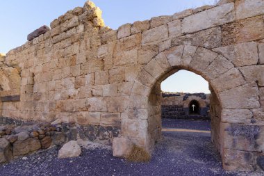 Belvoir Kalesi 'nin (Kochav HaYarden, Ürdün Yıldızı) gündoğumu manzarası, şimdi bir ulusal park, Kuzey İsrail