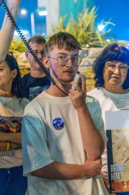 Kiryat Bialik, İsrail - 30 Nisan 2025: Bağımsızlık Günü 'nde, Rehine Matan Angrest' in ailesiyle birlikte, İsrail 'in Kiryat Bialik kentindeki tüm rehine ailelerine destek vererek Bağımsızlık Günü' nde