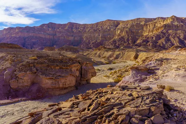 İsrail 'in güneyindeki Timna çöl parkındaki kaya oluşumları ve manzara