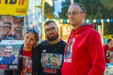 Hayfa, İsrail - 15 Mayıs 2025: Dr. Daniela Mazor, Gal Goren ve Gadi Amihai rehineler, Hayfa, İsrail