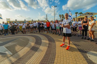 Hayfa, İsrail - 28 Mayıs 2025: Rehine Matan Angrest 'in serbest bırakılması çağrısı, savaşın 600. günü ve esir alınan rehineler, Hayfa, İsrail plajı