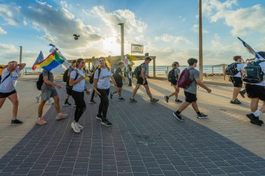 Hayfa, İsrail - 28 Mayıs 2025: Rehine Matan Angrest 'in serbest bırakılması çağrısı, savaşın 600. günü ve esir alınan rehineler, Hayfa, İsrail plajı