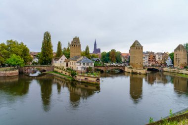 Strasbourg, Fransa - 03 Ekim 2024: Barrage Vauban, Strasbourg, Bas-Rhin, Alsace, Fransa