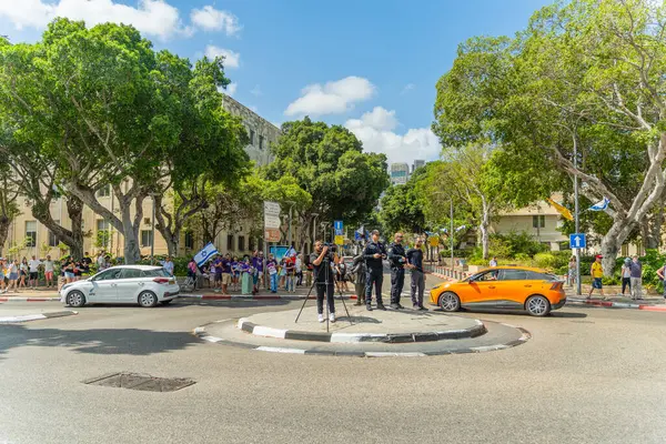 Hayfa, İsrail - 17 Ağustos 2025: Polis Hayfa, İsrail 'de savaşa karşı protestocularla çatıştı ve onları tutukladı