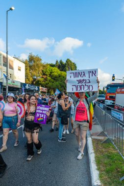 Hayfa, İsrail - 27 Ağustos 2025: LGBTQ + cemaatinin yıllık Onur Yürüyüşü, Hayfa, İsrail