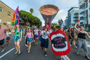 Hayfa, İsrail - 27 Ağustos 2025: LGBTQ + cemaatinin yıllık Onur Yürüyüşü, Hayfa, İsrail