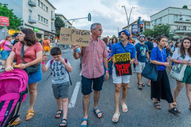 Hayfa, İsrail - 27 Ağustos 2025: LGBTQ + cemaatinin yıllık Onur Yürüyüşü, Hayfa, İsrail