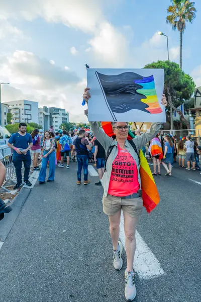 Hayfa, İsrail - 27 Ağustos 2025: LGBTQ + cemaatinin yıllık Onur Yürüyüşü, Hayfa, İsrail