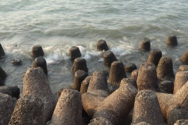 Tayland Sahilde taş