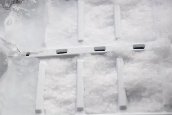 bir kabın içinde buz küpü