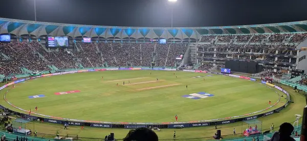 Stadyumdaki kriket taraftarları