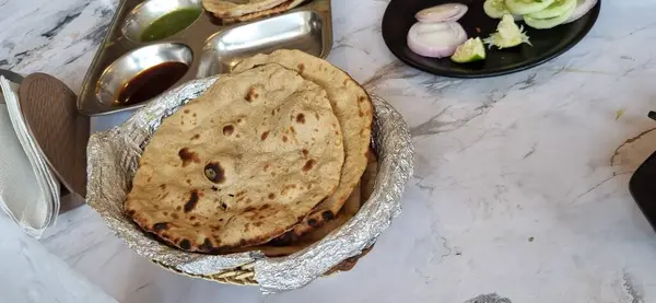 Masala ya da samsa denilen geleneksel Hint yemekleri.